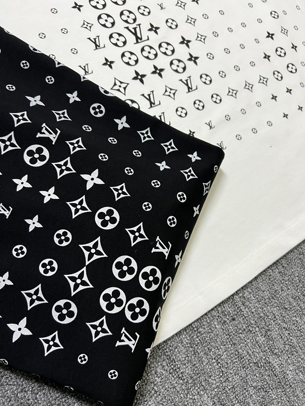 ブランドTシャツ着用イメージ